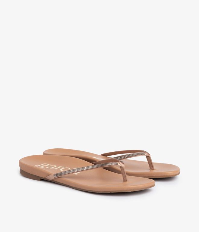 Thong sandal in beige leather and crystals | Brinlee | Fall winter 25 | PEDRO GARCIA