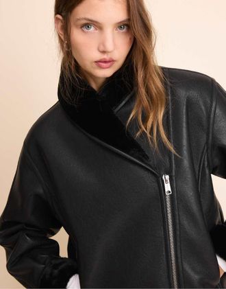 Stradivarius giacca effetto pelle double-face con collo sciallato nera-Nero