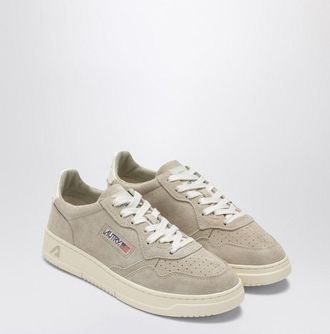 Autry Medalist Low Sneaker In Taupe Suede