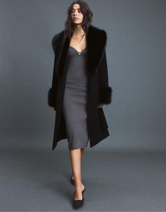 Stradivarius cappotto dritto in feltro con colletto in pelliccia sintetica nero