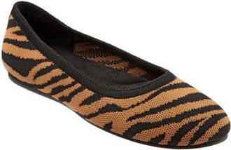 Softwalk Sonora Flat in Black/tiger Faux Leather at Nordstrom, Size 7