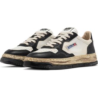 Autry Medalist Super Vintage Low Sneaker in White/black at Nordstrom, Size 42