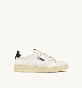 Autry MEDALIST LOW SNEAKERS IN WHITE AND SPACE LEATHER