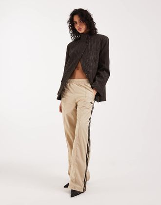 adidas Originals Firebird - Pantaloni sportivi ampi in nylon kaki chiaro e marrone-Verde