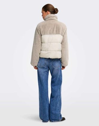Only Wanja giacca piumino corta con collo alto in grigio
