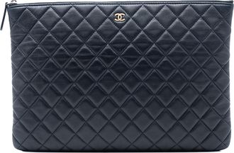 Chanel Tweedehands Paris Dubai Grote CC Gequilt Lamsleer O Case Clutch