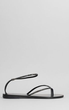 Nicolas Lainas Flats