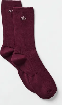 Alo | Half-Crew Understated Socks in Burgundy, Size: Small