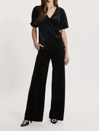 Tyler B&ouml;e Claire Velvet Top In Black