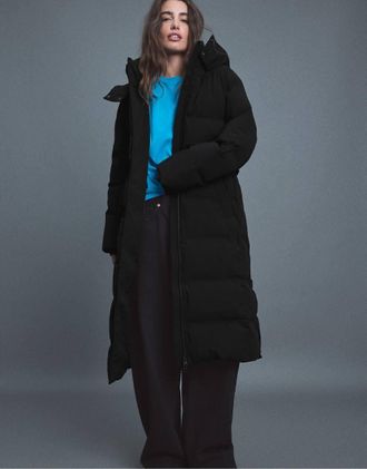 Stradivarius cappotto imbottito con cintura nero