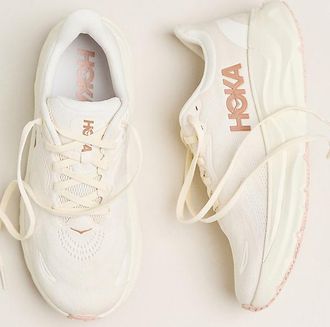 Hoka One One Arahi 8 Sneakers