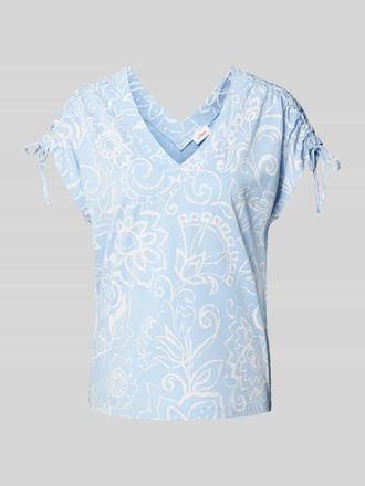 s.Oliver Red Label T-Shirt mit V-Ausschnitt in Hellblau, Größe 42