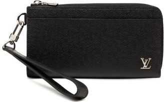 Louis Vuitton Pre-owned Clutches, female, Black, Size: ONE SIZE Pre-owned Taiga Zippy Long Wallet