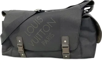Louis Vuitton Noir Shoulder Bag (Pre-Owned)