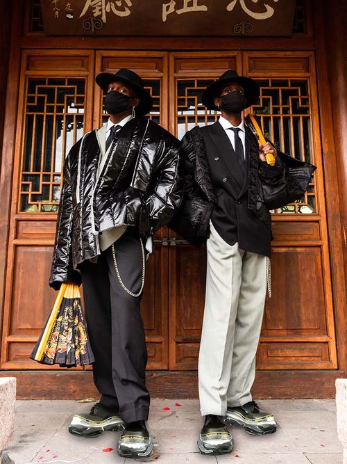 Akikumagram mit digitalen Dr. Martens.