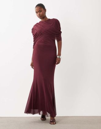 Vero Moda vestito maxi con dettaglio mantella drappeggiata in bordeaux-Rosso