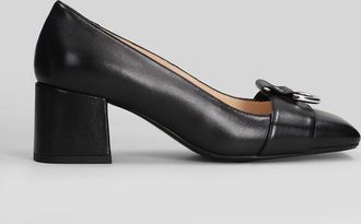 Anna F. Pumps