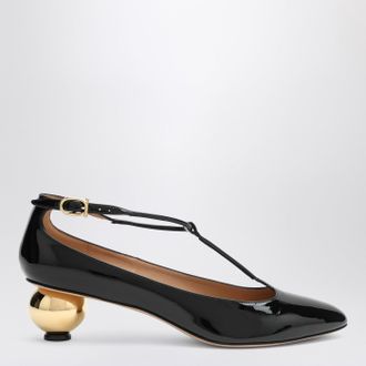 Ferragamo D&eacute;collet&eacute; T-strap nero in vernice