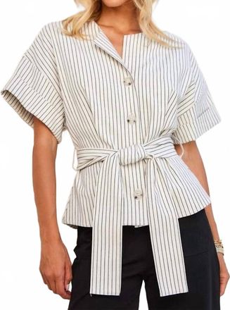 Fifteen Twenty Womens Belted Button Up Top In Cream/black