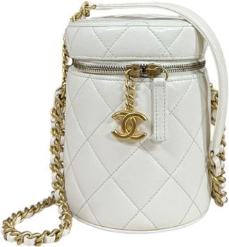 Chanel Matelasse Leather Shoulder Bag (Pre-Owned)