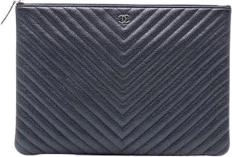 Chanel Pre-owned Clutches, female, Purple, Size: ONE SIZE Pre-owned Chevron Quilted Clutch