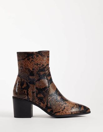 Asos stivali con tacco e zip con stampa pitonata-Marrone