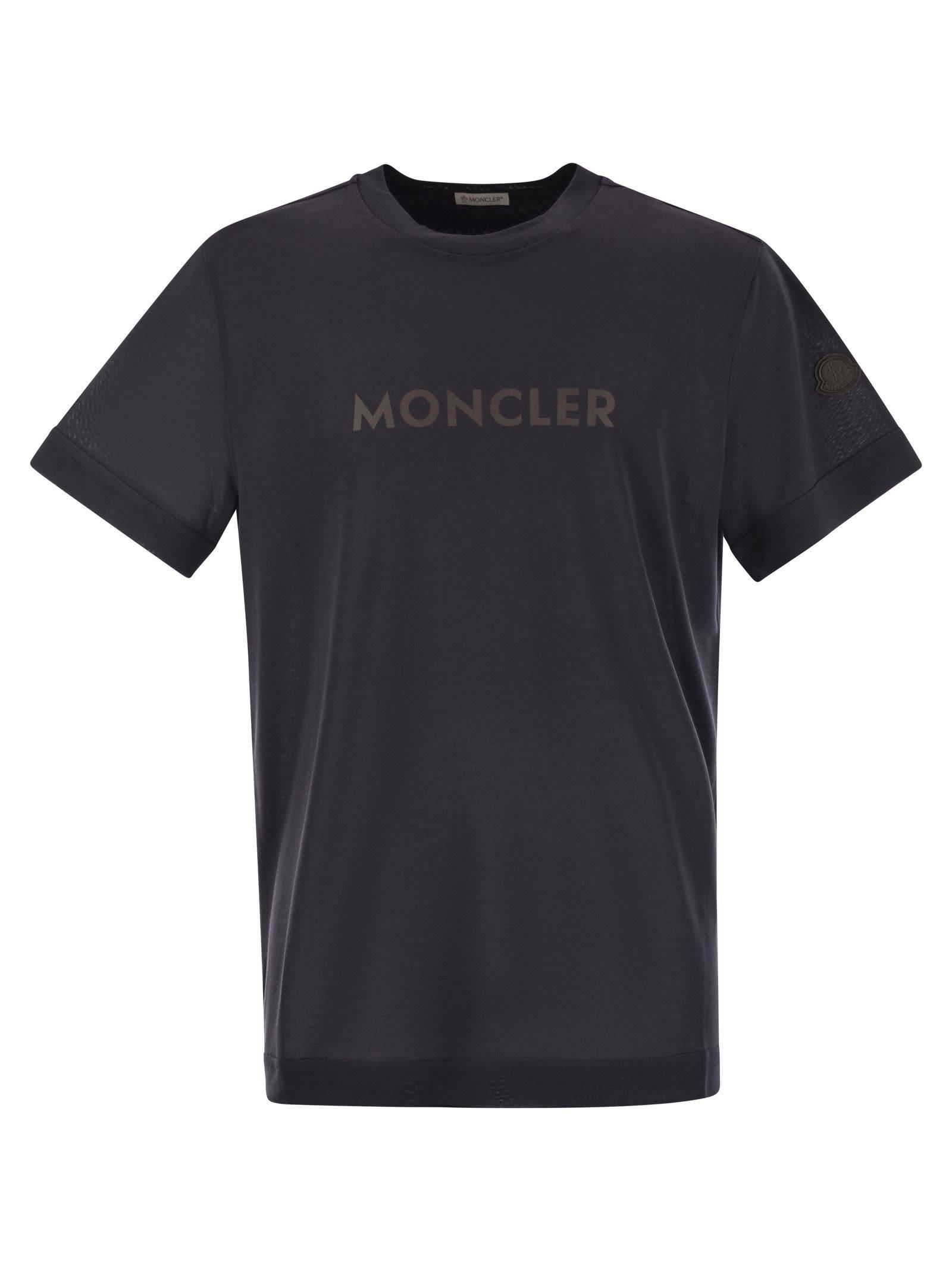 Tシャツ(半袖/袖なし) MONCLER - MONCLER  Macrame Detail Sleeve T-Shirt Detail MONCLER  MONCLER Macrame Sleeve - Tシャツ(半袖/袖なし) T-Shirt