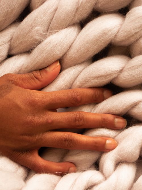 Wolle und Kaschmir richtig waschen und pflegen ist nicht schwer, wenn man einmal weiß wie es geht! Hier kommen alle wichtigen Tipps, damit klappt's bestimmt