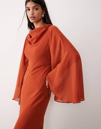 Asos Vestito lungo color ruggine con manica asimmetrica e drappeggio sul retro-Arancione