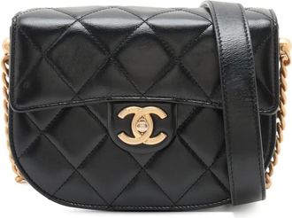 Chanel Borsa a tracolla CC Round Moon Flap mini in pelle di vitello lucida trapuntata 2021-2025 - Nero