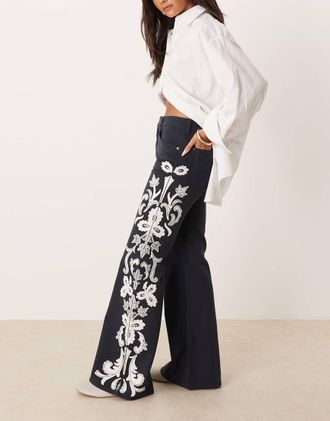 Wrangler Jeans neri a zampa con ricami floreali anni 70-Nero