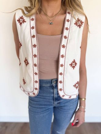 Sadie & Sage Kyleigh Embroidered Vest In Ivory