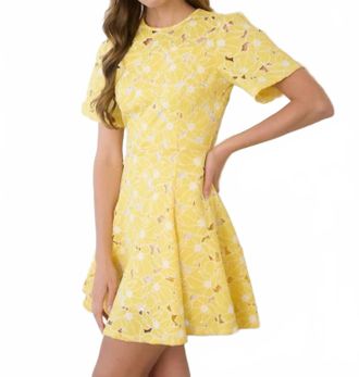 ZOE AND CLAIRE Sunshine Short Lace Dress In Yellow