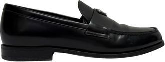 Prada Mens Logo-Plaque Brushed Loafers in Black Calfskin Leather - Size UK 7