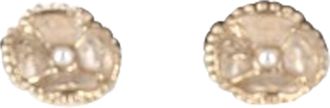 Chanel Chanel Classic CC Logo Camellia Parel Oorbellen in Goud Metaal