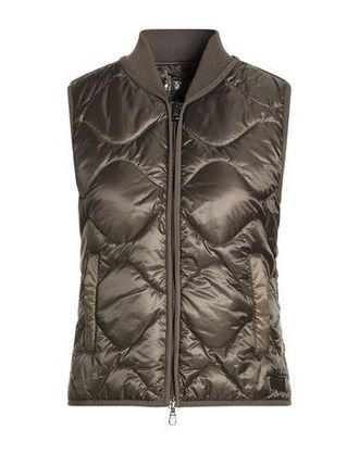Canadian JOANNE VEST