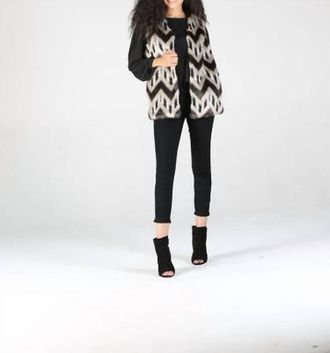 Angie Pattern Vest In Black Brown