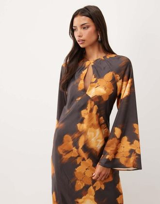 Asos vestito maxi con maniche svasate, scollo profondo e apertura a goccia, stampa floreale vintage-Multicolore