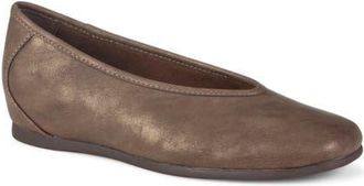 BareTraps Ryalie Faux Leather Flat in Brown at Nordstrom, Size 7.5