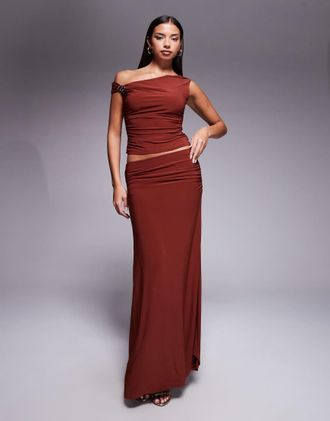 Forever New Gonna lunga sinuosa color ruggine in coordinato-Marrone