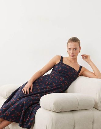 Abercrombie & Fitch Vestito midi senza maniche con fondo godet rosso e blu navy a fiori-Multi