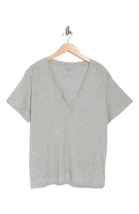 Vince Essential V-Neck T-Shirt in Heather Grey at Nordstrom Rack, Size 3X-Large