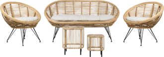 Beliani Conjunto 4 Plazas Con Mesas De Centro Rat&aacute;n Sof&aacute; Sill&oacute;n Boho Beige Claro Coj&iacute;n Tela Algod&oacute;n Resistencia Media Interior Natural Maratea/cesenatico