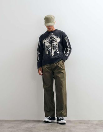 AllSaints Maglione grigio antracite in maglia con grafica di scheletro