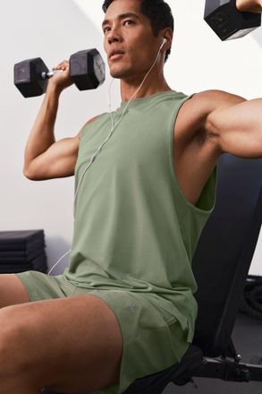 Alo Vapor Muscle Tank Top in Dune Grass, Size: Medium