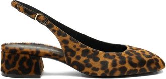 Stuart Weitzman Maeve 35mm slingback pumps met luipaardprint - Bruin