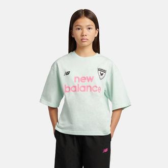 New Balance Girls Football Badge Graphic T-Shirt in Green Cotton, size 10-11 Y