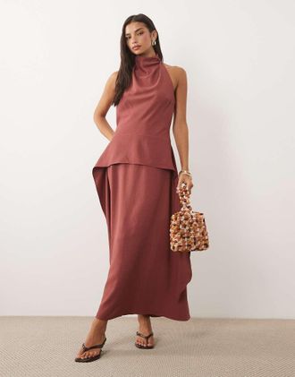 Asos Vestito lungo a doppio strato con scollo ad anello rosso scuro