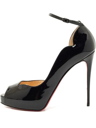 Christian Louboutin Lakleren pumps met gespbandje - Zwart