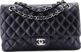 Chanel Borsa a spalla Classic Double Flap media in pelle di agnello trapuntata - Blu